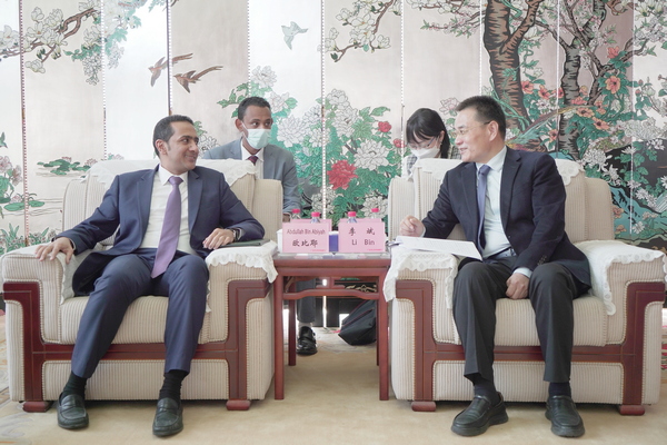 李斌厅长在广州会见沙特驻广州总领事欧比耶.jpg